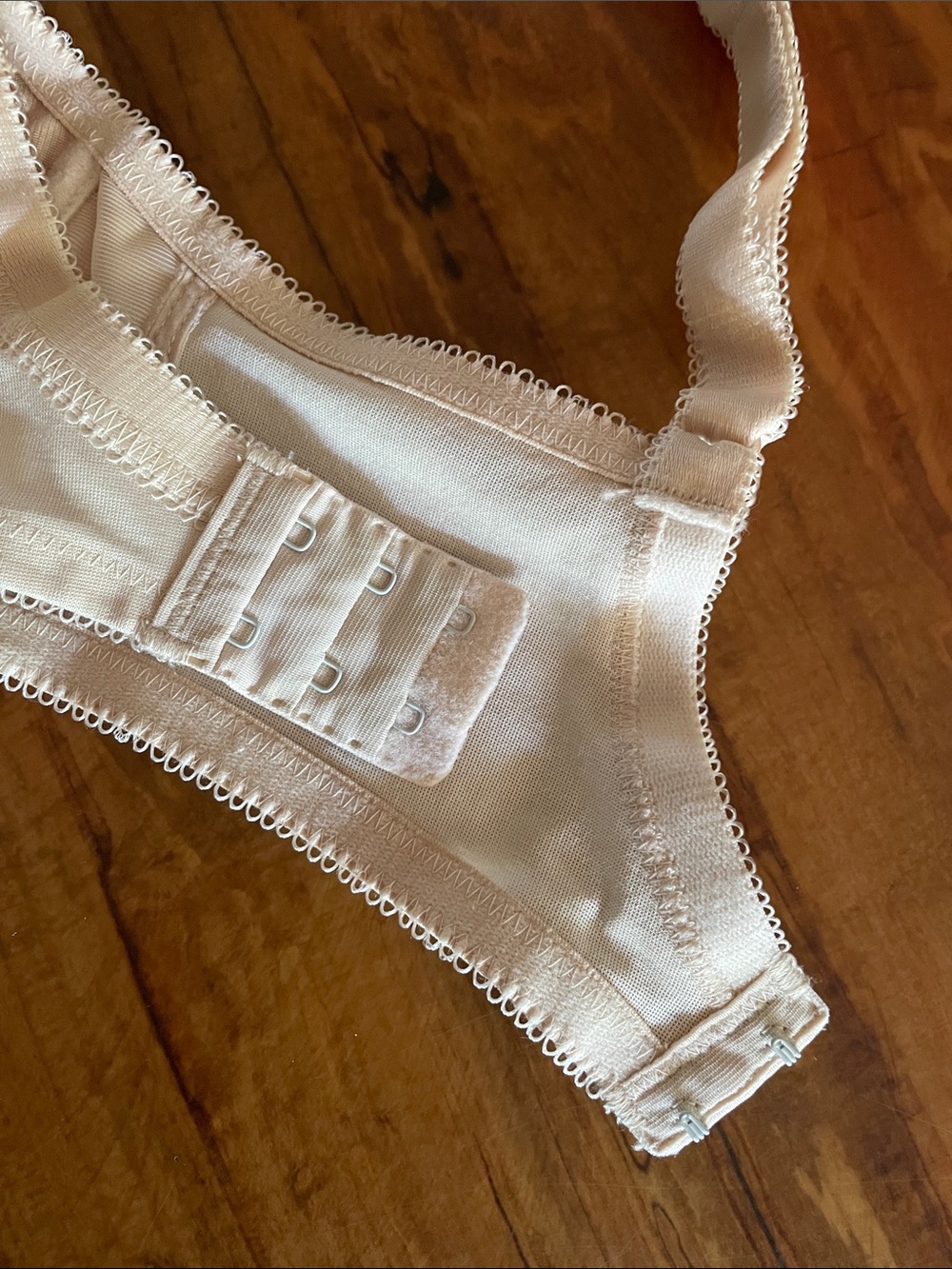 TWO 34D EUC Underwire Bras Wacoal and Wonderbra- Elegant Support - Picture 14 of 15